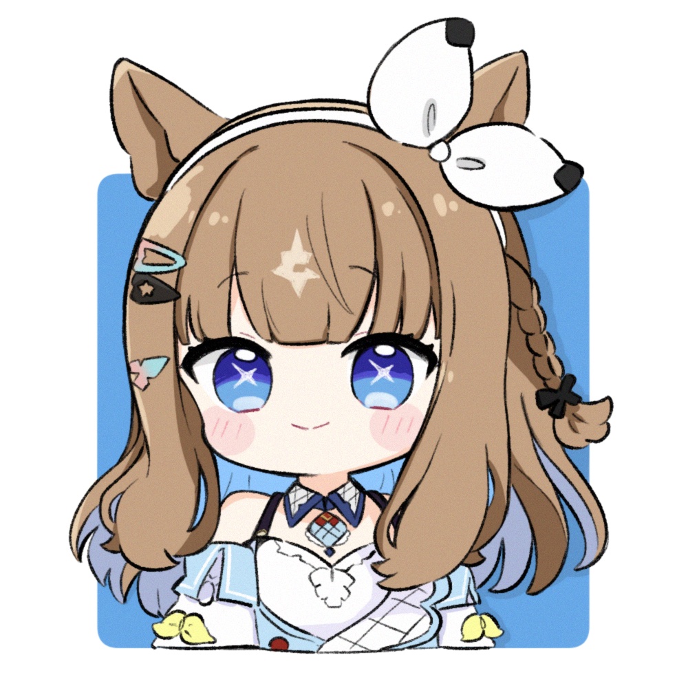 1girl almond_eye_(umamusume) animal_ears bare_shoulders blue_background blue_eyes blue_hair blush_stickers border braid brown_hair chibi closed_mouth commentary cropped_torso hair_ornament hairband hairclip horse_ears looking_at_viewer multicolored_hair nozo_(hitomiz) smile solo symbol-shaped_pupils two-tone_hair umamusume upper_body white_border white_hairband x-shaped_pupils