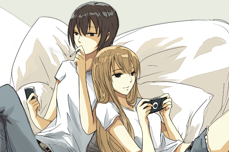 2girls ayase_asagi bad_id bad_pixiv_id beige_background brown_hair cigarette expressionless handheld_game_console multiple_girls pillow playstation_portable shaded_face shirt short_sleeves simple_background sitting smile smoking t-shirt torako_(yotsubato!) white_shirt yotsubato! yuuyu_(777)