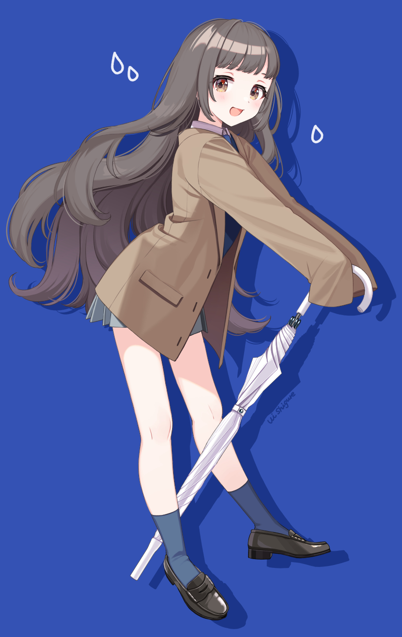 1girl :d black_shoes blue_background blue_socks blue_sweater blunt_bangs brown_jacket collared_shirt commentary_request full_body grey_eyes grey_hair grey_skirt highres holding holding_umbrella jacket loafers long_hair looking_at_viewer messy_hair miniskirt open_clothes open_jacket open_mouth original oversized_clothes pleated_skirt school_uniform shadow shigure_ui shirt shoes simple_background skirt sleeves_past_fingers sleeves_past_wrists smile socks solo sweater umbrella very_long_hair white_shirt