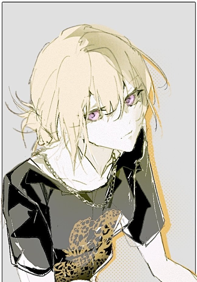 1girl bang_dream! bang_dream!_it&#039;s_mygo!!!!! black_shirt blonde_hair chain chain_necklace closed_mouth commentary grey_background hair_between_eyes jewelry looking_at_viewer medium_hair misumi_uika necklace purple_eyes shirt short_sleeves solo yi_chuan_xian_hua