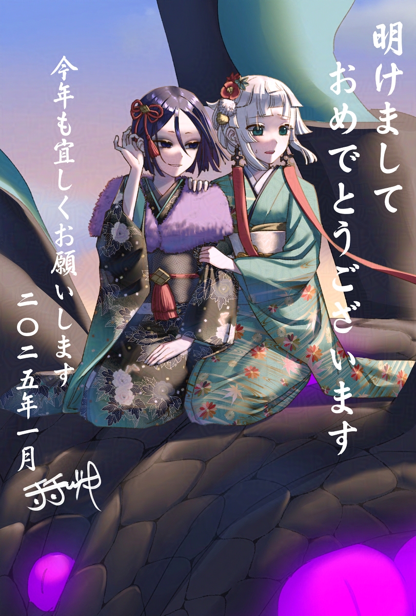 2025 2girls alternate_costume animal black_kimono commentary_request fate/samurai_remnant fate_(series) floral_print giant_snake green_eyes green_kimono grin hand_on_another&#039;s_arm hand_on_another&#039;s_shoulder highres japanese_clothes kimono kneeling multiple_girls new_year open_mouth oversized_animal purple_hair short_hair smile snake sweat teeth titiduki_(manman-ya) translation_request ushi_gozen_(fate) ushi_gozen_(rider)_(fate) white_hair worried yui_shousetsu_(fate)
