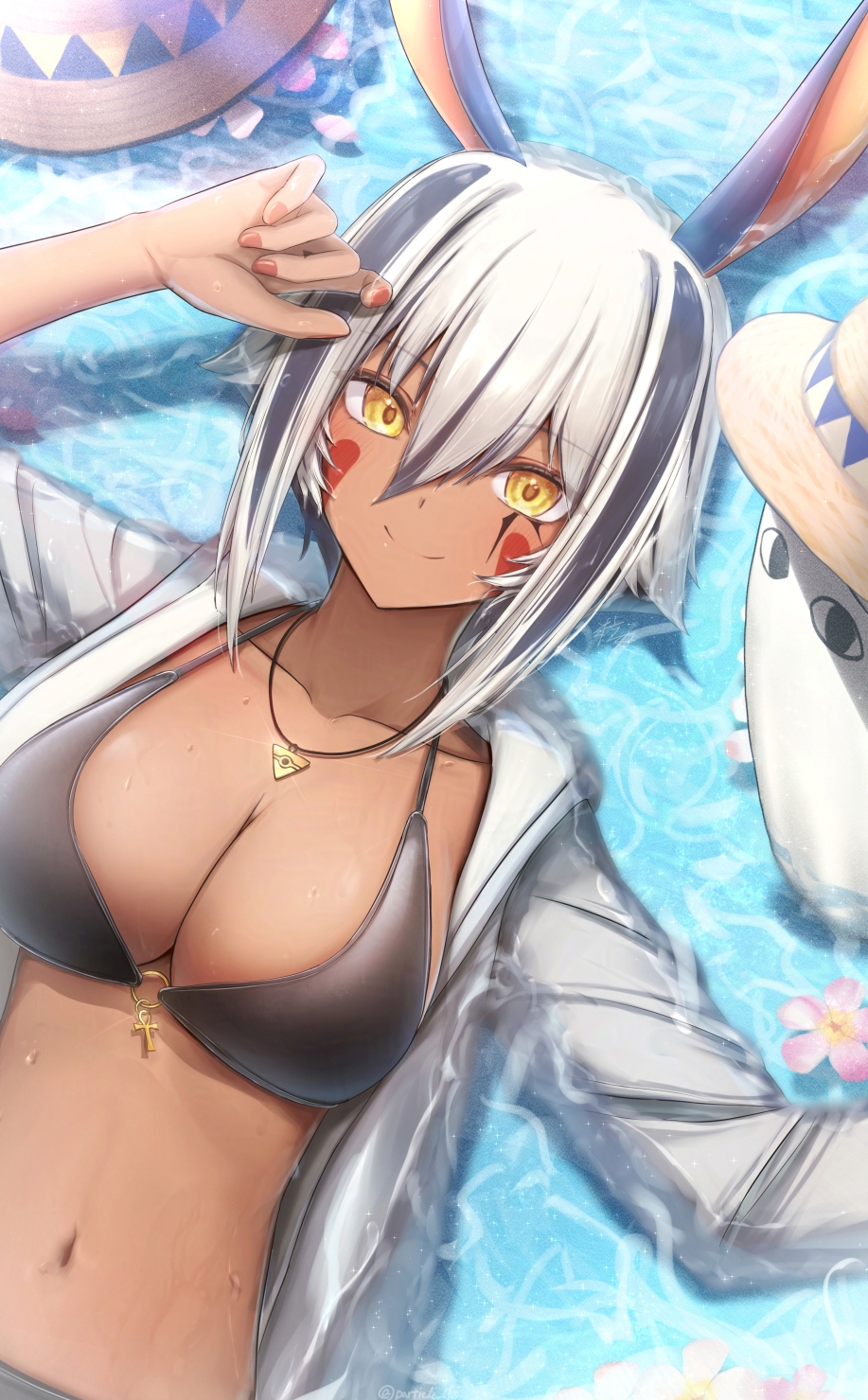 1girl animal_ears antenna_hair bikini black_bikini black_hair breasts cleavage collarbone colored_inner_hair dark-skinned_female dark_skin facepaint facial_mark fate/grand_order fate_(series) grey_jacket hat highres jackal_ears jacket long_sleeves looking_at_viewer lying medium_breasts medjed_(fate) multicolored_hair navel nitocris_(fate) nitocris_alter_(fate) on_back particle_sfs short_hair sidelocks smile straw_hat streaked_hair swimsuit water white_hair yellow_eyes