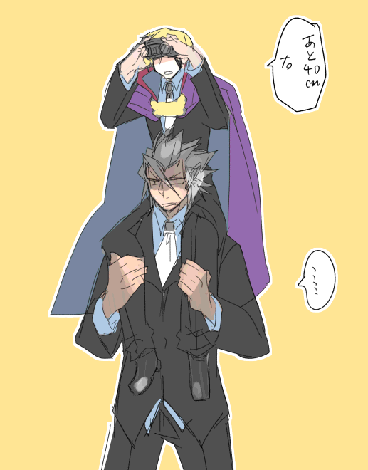 ... 2boys aged_down binoculars blazblue blazblue:_bloodedge_experience blindfold blonde_hair cape carrying formal_clothes hyakuhachi_(over3) multiple_boys outline pointy_ears relius_clover shoulder_carry silver_hair simple_background speech_bubble spoken_ellipsis suit translation_request valkenhayn_r_hellsing yellow_background