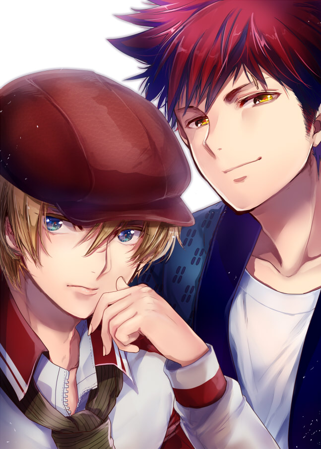 2boys blonde_hair blue_eyes blue_jacket closed_mouth collarbone collared_shirt commentary_request hair_between_eyes hand_up hat hazuki_tooya jacket long_sleeves looking_at_viewer male_focus multiple_boys newsboy_cap red_hair red_hat scarf shirt shokugeki_no_souma short_hair smirk t-shirt takumi_aldini upper_body white_background white_jacket white_shirt yellow_eyes yukihira_souma zipper