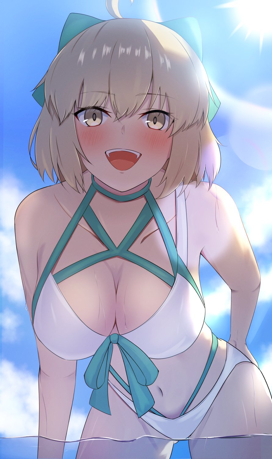 1girl ahoge aqua_bow bare_shoulders bikini blonde_hair blush bow breasts cleavage collarbone fate/grand_order fate_(series) hair_bow highres large_breasts looking_at_viewer navel okita_j._souji_(fate) okita_j._souji_(third_ascension)_(fate) okita_souji_(fate) open_mouth outdoors short_hair smile solo swimsuit thighs umi_endu white_bikini yellow_eyes