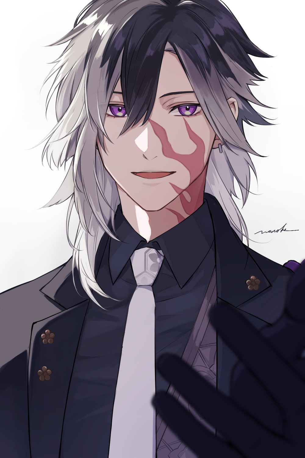1boy artist_name asymmetrical_hair black_coat black_gloves black_hair black_shirt burn_scar chest_guard coat collared_shirt commentary earrings facial_scar gloves hair_between_eyes highres jewelry jikkyuu_mitsutada kikkoumon looking_at_viewer male_focus multicolored_hair necktie open_clothes open_coat open_mouth purple_eyes reaching reaching_towards_viewer scar scar_on_cheek scar_on_face scar_on_neck shirt signature simple_background smile solo straight-on touken_ranbu two-tone_hair upper_body wanoka_04 white_background white_hair white_necktie wing_collar