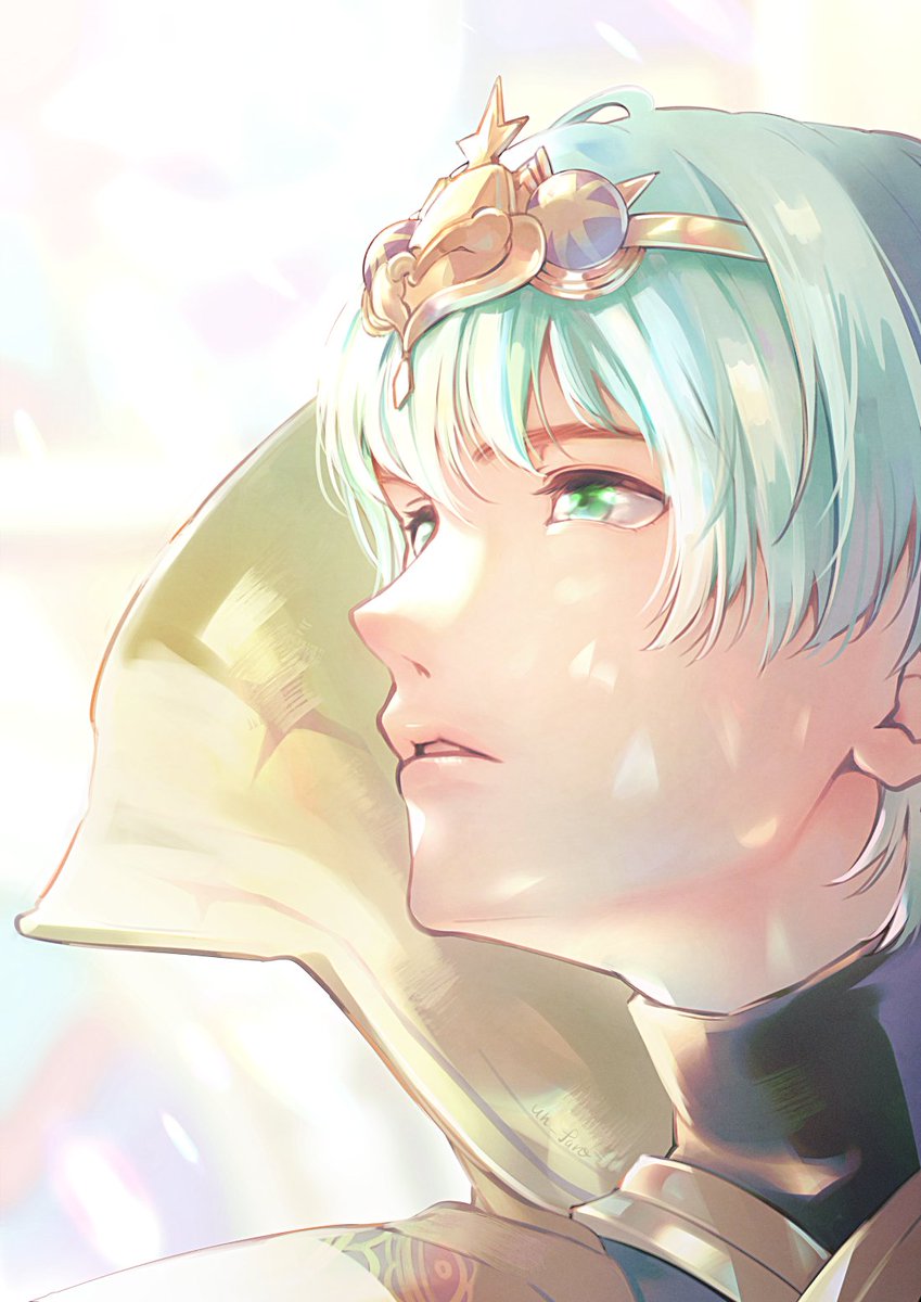 1boy commentary_request fire_emblem fire_emblem:_three_houses green_eyes green_hair hair_between_eyes highres male_byleth_(enlightened)_(fire_emblem) male_byleth_(fire_emblem) male_focus mystical_high_collar nintendo parted_lips short_hair solo teeth three_quarter_profile tiara un_faro upper_body