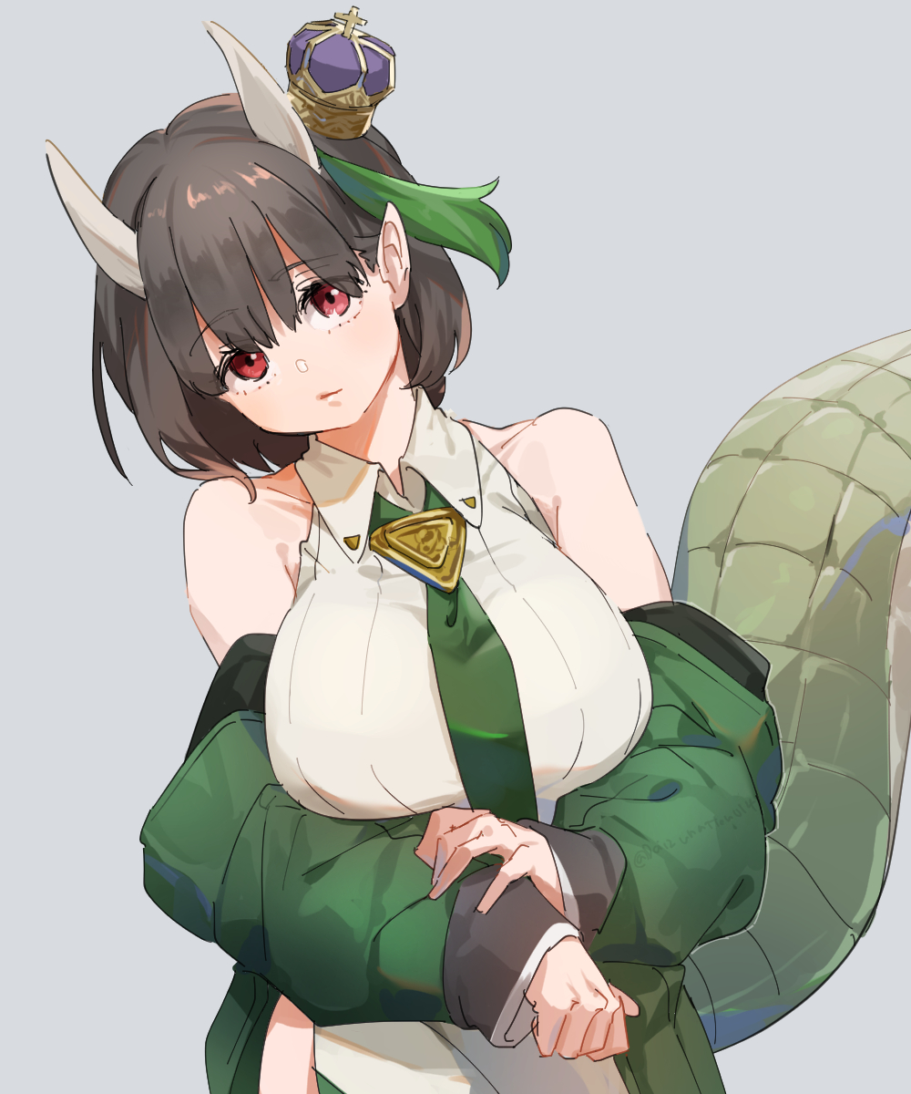 1girl biscione_(fate) biscione_(second_ascension)_(fate) black_hair breasts crown dragon_horns dragon_tail fate/grand_order fate_(series) green_jacket green_necktie grey_background highres horns jacket large_breasts mini_crown necktie red_eyes shirt sideless_outfit sideless_shirt sleeveless sleeveless_shirt tail tarazumo_(daizunattou014)
