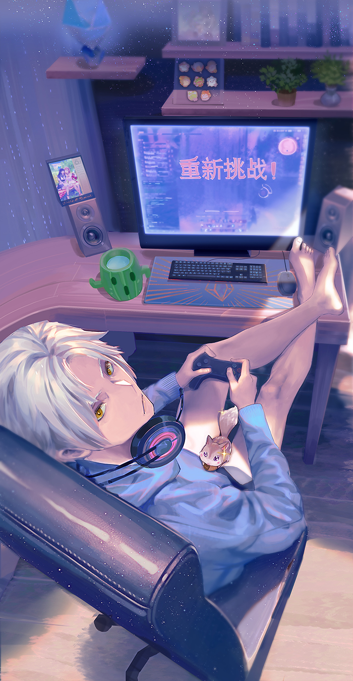 1boy barefoot chair controller crossed_ankles cup feet_on_table final_fantasy final_fantasy_xiv game_controller highres hood hood_down hoodie computer_keyboard looking_at_viewer looking_back male_focus monitor computer_mouse mug no_pants nutkin shelf short_hair sitting solo thancred white_hair yellow_eyes zxin