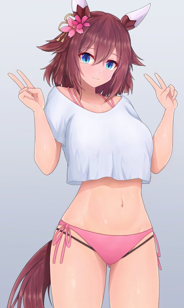 1girl alternate_costume animal_ears bikini blue_eyes brown_hair commentary_request cowboy_shot cropped_shirt double_v ear_covers ear_ornament gradient_background hair_between_eyes hair_flaps horse_ears horse_girl horse_tail m172/minatsu navel pink_bikini sakura_chiyono_o_(umamusume) shirt short_sleeves side-tie_bikini_bottom smile solo stomach swimsuit tail umamusume v white_shirt