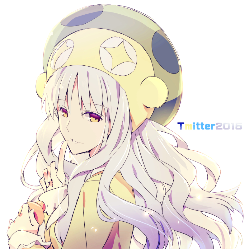 1girl caren_hortensia cosplay fate/hollow_ataraxia fate_(series) female_focus finger_to_mouth grey_hair hat kon_manatsu nasu_kinoko nasu_kinoko_(cosplay) solo type-moon wavy_hair yellow_eyes