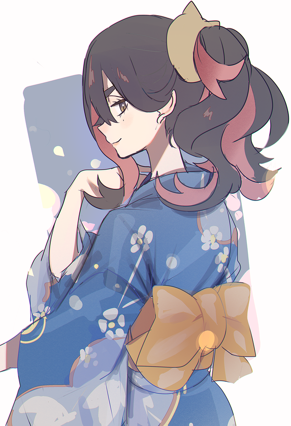 1girl alternate_costume blue_kimono bow brown_eyes carmine_(pokemon) closed_mouth commentary_request eyelashes floral_print hand_up japanese_clothes kimono looking_back mole mole_under_eye multicolored_hair mxkjxm_(nhss2337) nintendo pokemon pokemon_sv print_kimono red_hair sash smile solo two-tone_hair