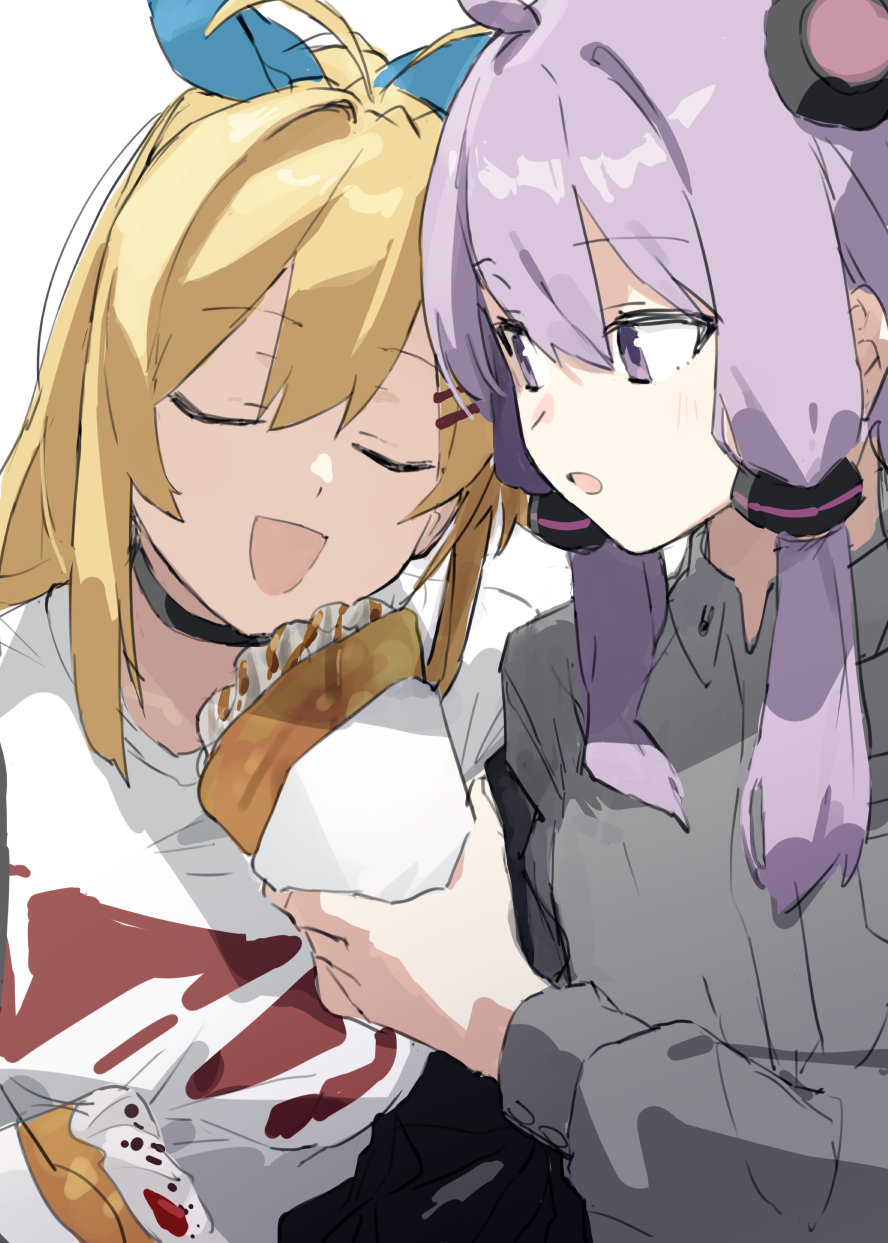 2girls alternate_costume antenna_hair black_choker blonde_hair blue_bow bow breasts choker closed_eyes collared_shirt crepe facing_viewer feeding food grey_shirt hair_bow highres hitogome holding holding_crepe holding_food long_hair long_sleeves looking_at_another medium_breasts multiple_girls open_mouth ponytail purple_eyes purple_hair shirt short_hair_with_long_locks sidelocks simple_background smile tsurumaki_maki upper_body vocaloid voiceroid white_background white_shirt yuzuki_yukari