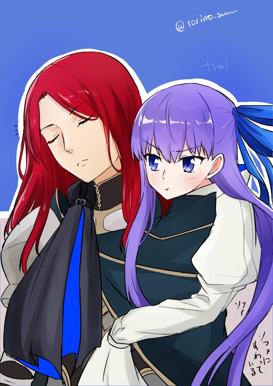 1boy 1girl armor black_cape blue_background blue_eyes cape carrying closed_eyes commentary_request fate/grand_order fate_(series) frown hair_ribbon highres juliet_sleeves long_hair long_sleeves meltryllis_(fate) meltryllis_(second_ascension)_(fate) piggyback pout puffy_sleeves purple_hair red_hair ribbon sleeves_past_fingers sleeves_past_wrists torinonest tristan_(fate) twitter_username