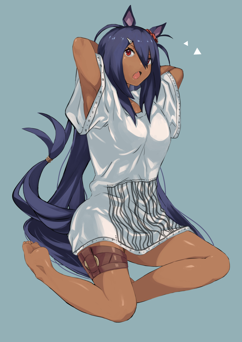 1girl alternate_costume animal_ears arms_behind_head black_hair breasts commentary_request dark-skinned_female dark_skin ear_ornament ear_scrunchie hair_between_eyes hair_ornament hairclip highres hishi_amazon_(umamusume) horse_ears horse_girl horse_tail long_hair long_shirt medium_breasts open_mouth red_eyes red_scrunchie scrunchie shirt short_sleeves simple_background solo striped_clothes striped_scrunchie tail thigh_strap torisawa umamusume very_long_hair white_shirt