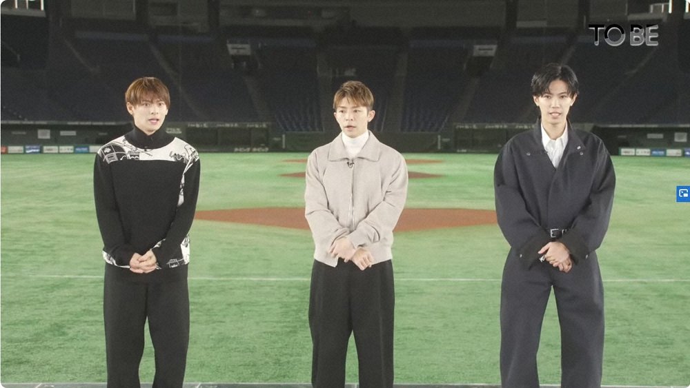 3boys baseball_stadium black_pants hirano_shou jinguuji_yuuta kishi_yuuta multiple_boys pants photo_(medium) tokyo_dome