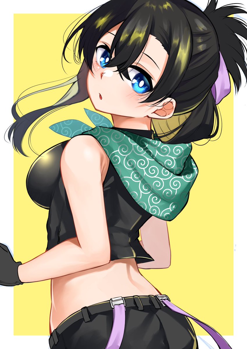 1girl :o bandana bandana_around_neck bare_shoulders black_gloves black_hair black_shirt black_shorts blue_eyes border breasts commentary_request crop_top crossed_bangs dorobou-chan folded_ponytail from_behind gloves green_bandana hair_ribbon hitotose_hirune large_breasts looking_at_viewer looking_back midriff nemukata_(dorobou-chan) outside_border parted_lips purple_ribbon ribbon shirt shorts simple_background sleeveless sleeveless_shirt solo spiral_print white_border yellow_background