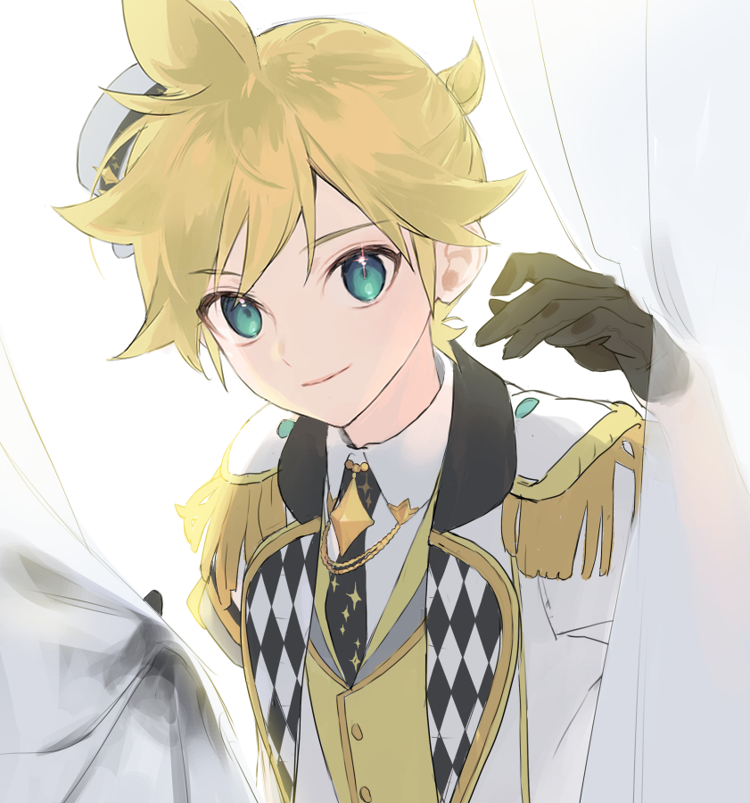 1boy aiguillette backlighting bishounen black_gloves black_necktie blonde_hair brooch checkered_clothes checkered_jacket close-up closed_mouth collared_shirt curtain_grab curtains epaulettes fringe_trim gloves gold_trim green_eyes hair_between_eyes hands_up happy hat hat_ornament high_ponytail jacket jewelry kagamine_len lapels looking_at_viewer male_focus mini_hat mini_top_hat more_more_jump!_(project_sekai) more_more_jump!_len naoko_(naonocoto) necktie parted_bangs ponytail project_sekai see-through_curtains shawl_lapels shirt short_ponytail sidelocks simple_background smile sparkle_print star_(symbol) star_brooch star_hat_ornament sweater_guard tareme top_hat upper_body vest vocaloid white_background white_hat white_jacket white_shirt wing_collar yellow_vest