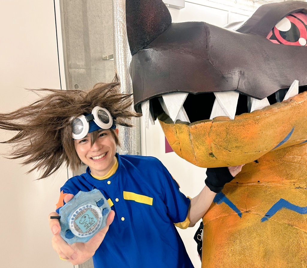 cosplay digimon goggles goggles_on_head greymon greymon_(cosplay) looking_at_viewer photo_(medium) real_life smile yagami_taichi yagami_taichi_(cosplay)