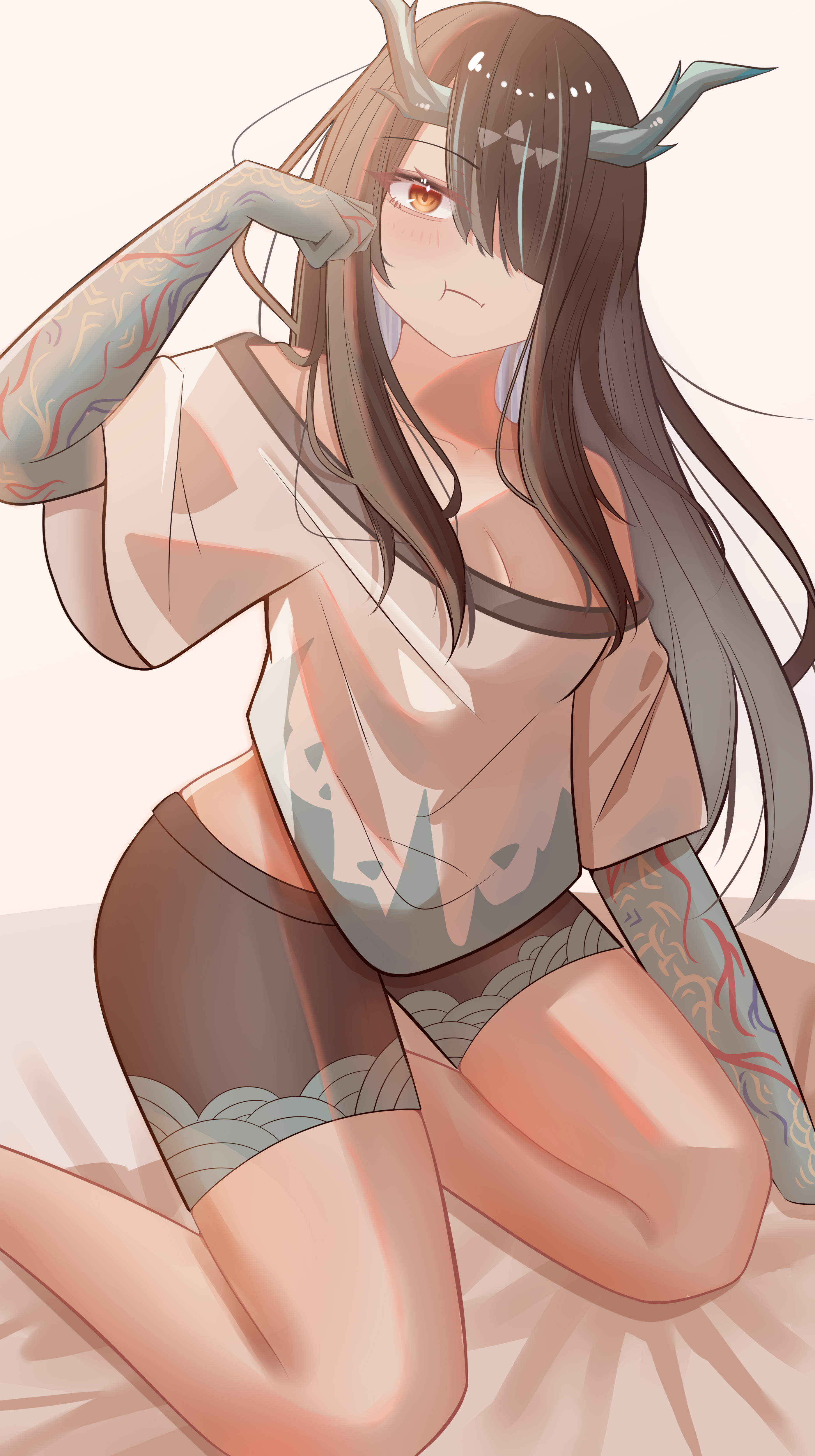 1girl absurdres airtair alternate_costume arknights black_hair dragon_girl dragon_horns dusk_(arknights) gradient_skin green_horns hair_over_one_eye highres horns long_hair looking_at_viewer multicolored_hair on_bed pout red_eyes solo streaked_hair