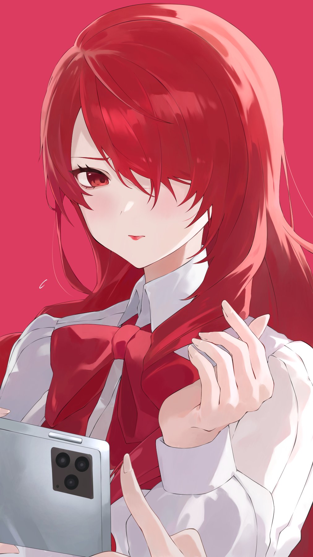 1girl blush bow collared_shirt gekkoukan_high_school_uniform hair_over_one_eye hand_up highres kirijou_mitsuru konchi_(63438789) long_hair looking_at_viewer persona persona_3 red_background red_eyes red_hair school_uniform shirt simple_background solo white_shirt