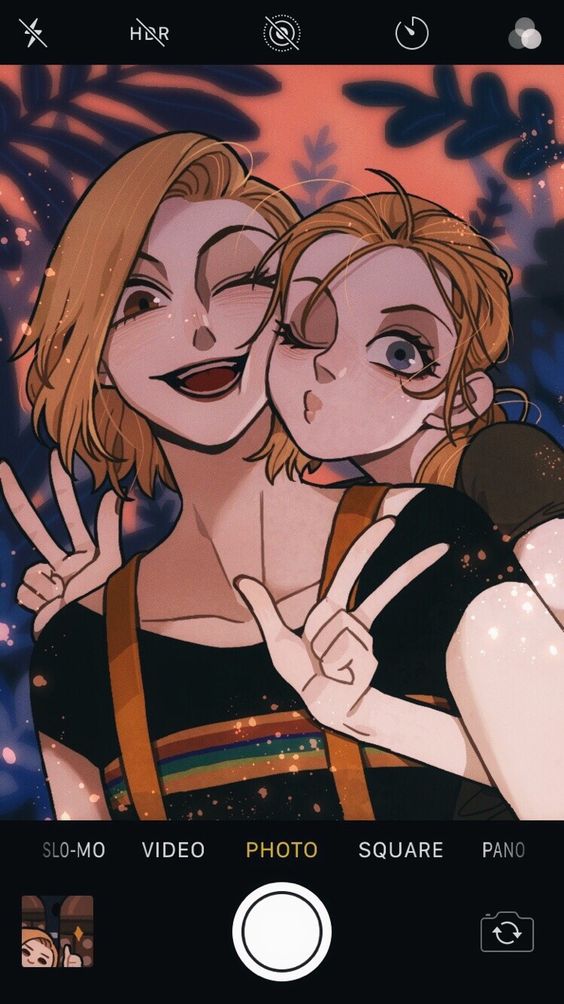 2girls blonde_hair blue_eyes brown_eyes dalek doctor_who jenny_(doctor_who) juanmao mother_and_daughter multiple_girls phone selfie the_doctor thirteenth_doctor v