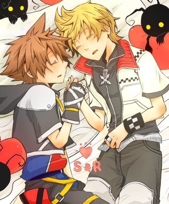 2boys belt_pouch black_gloves black_jacket black_vest blonde_hair blue_shirt brown_hair bunta01 checkered_clothes closed_eyes fingerless_gloves gloves grey_pants hand_up head_on_pillow heart heart-shaped_pillow heartless_(kingdom_hearts) holding_hands hood hood_down hooded_jacket jacket kingdom_hearts kingdom_hearts_ii lying male_focus multiple_boys on_back on_side pants parted_lips pillow pouch roxas shadow_(kingdom_hearts) shirt short_hair short_sleeves sleeping sora_(kingdom_hearts) spiked_hair third-party_source upper_body vest white_jacket wristband yaoi