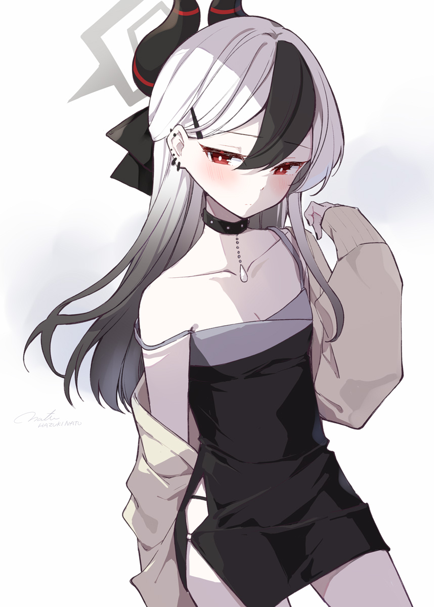 1girl black_choker black_dress black_hair black_horns blue_archive choker collarbone dress gradient_hair hair_between_eyes hazuki_natsu highres horns kayoko_(blue_archive) kayoko_(dress)_(blue_archive) long_hair looking_at_viewer multicolored_hair official_alternate_costume red_eyes solo two-tone_hair white_hair