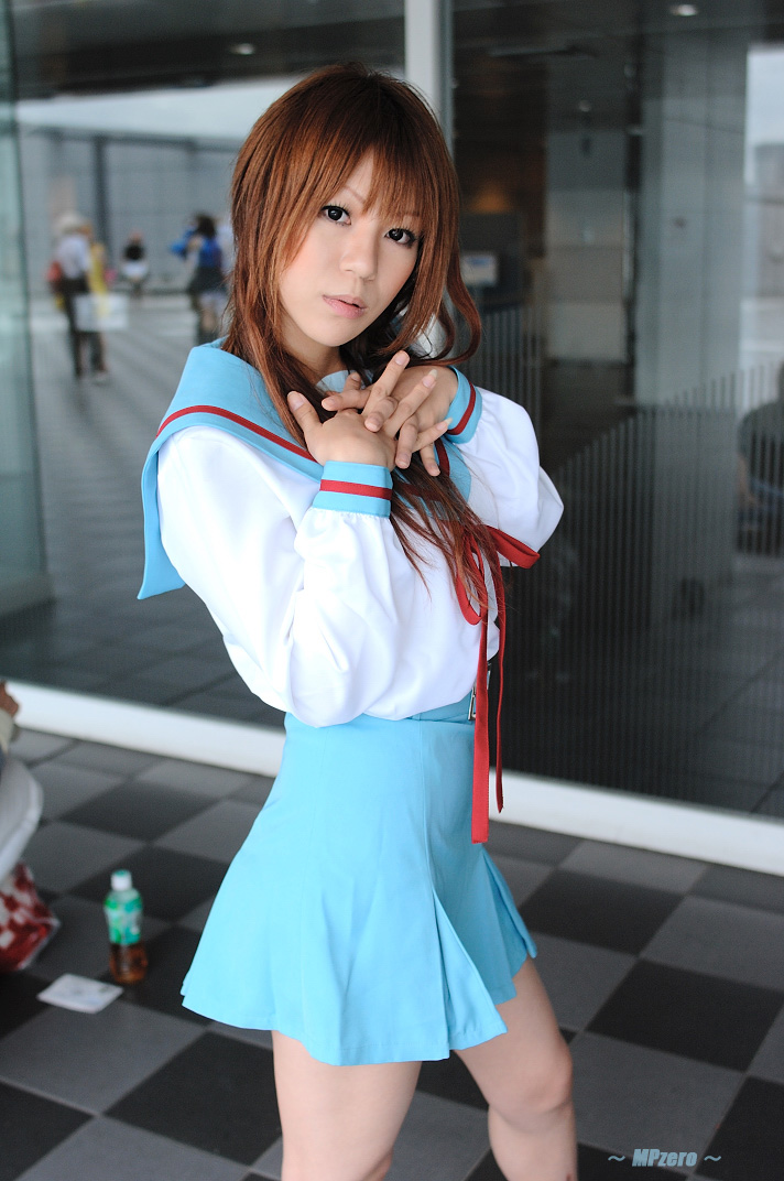 ai asahina_mikuru cosplay photo_(medium) sailor school_uniform serafuku suzumiya_haruhi_no_yuuutsu