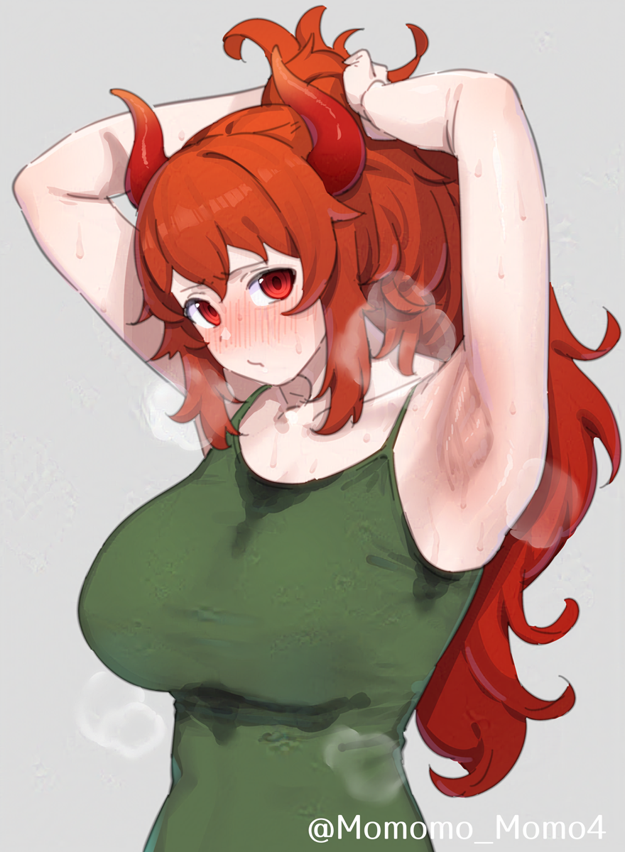 1girl alternate_costume armpits arms_up blush breasts collarbone dola_(nijisanji) dragon_girl dragon_horns frown green_shirt grey_background highres horns large_breasts long_hair looking_at_viewer nijisanji red_hair shirt simple_background solo steaming_body sweat tank_top tying_hair virtual_youtuber yoshiwa_tomo