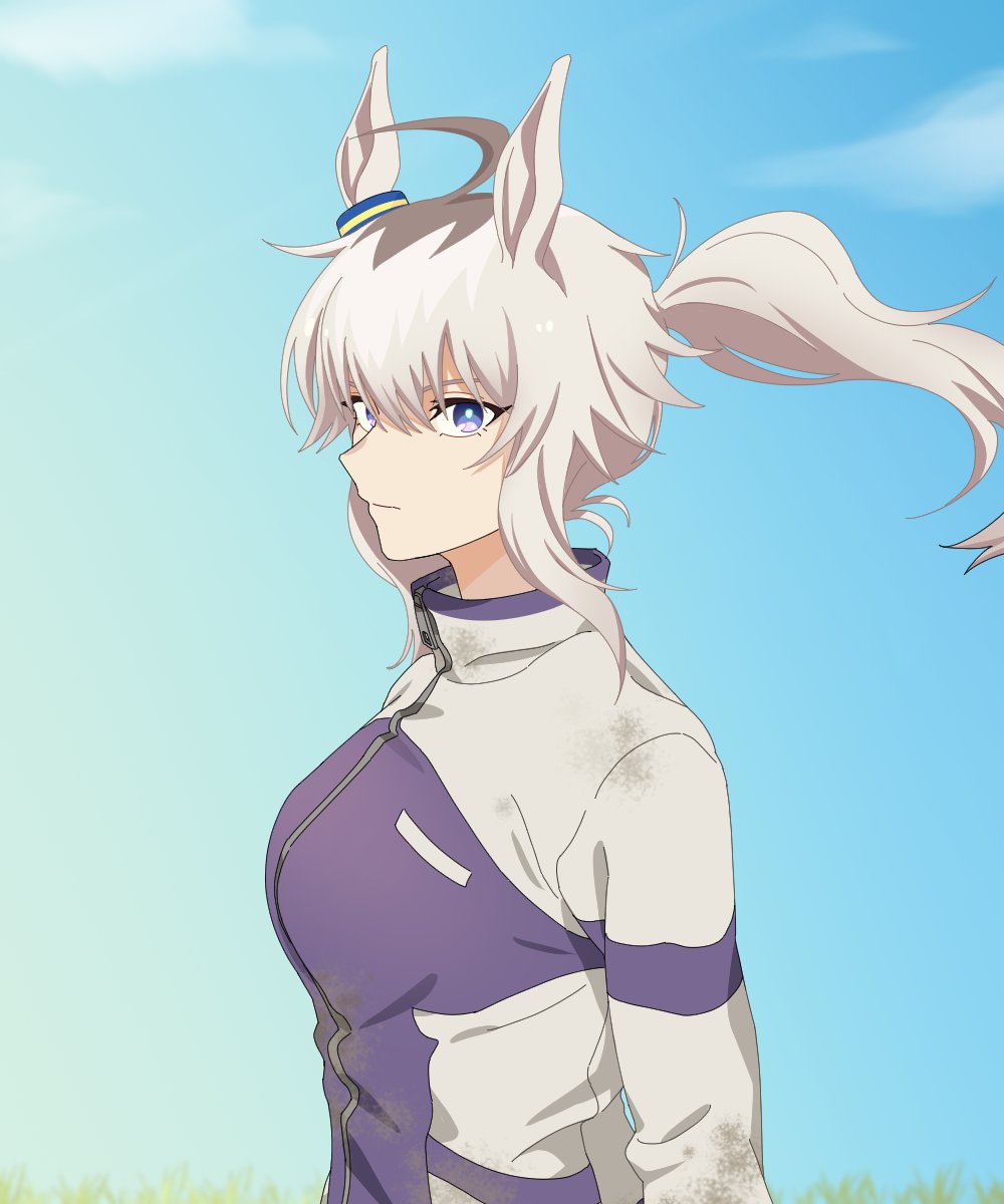 1girl ahoge animal_ears arms_at_sides blue_eyes breasts closed_mouth cloud dirty dirty_clothes floating_hair grey_hair highres horse_ears jacket long_hair long_sleeves looking_at_viewer looking_to_the_side oguri_cap_(umamusume) outdoors small_breasts solo track_jacket umamusume umamusume:_cinderella_gray upper_body wind yangmal_(uma_red_sheep)