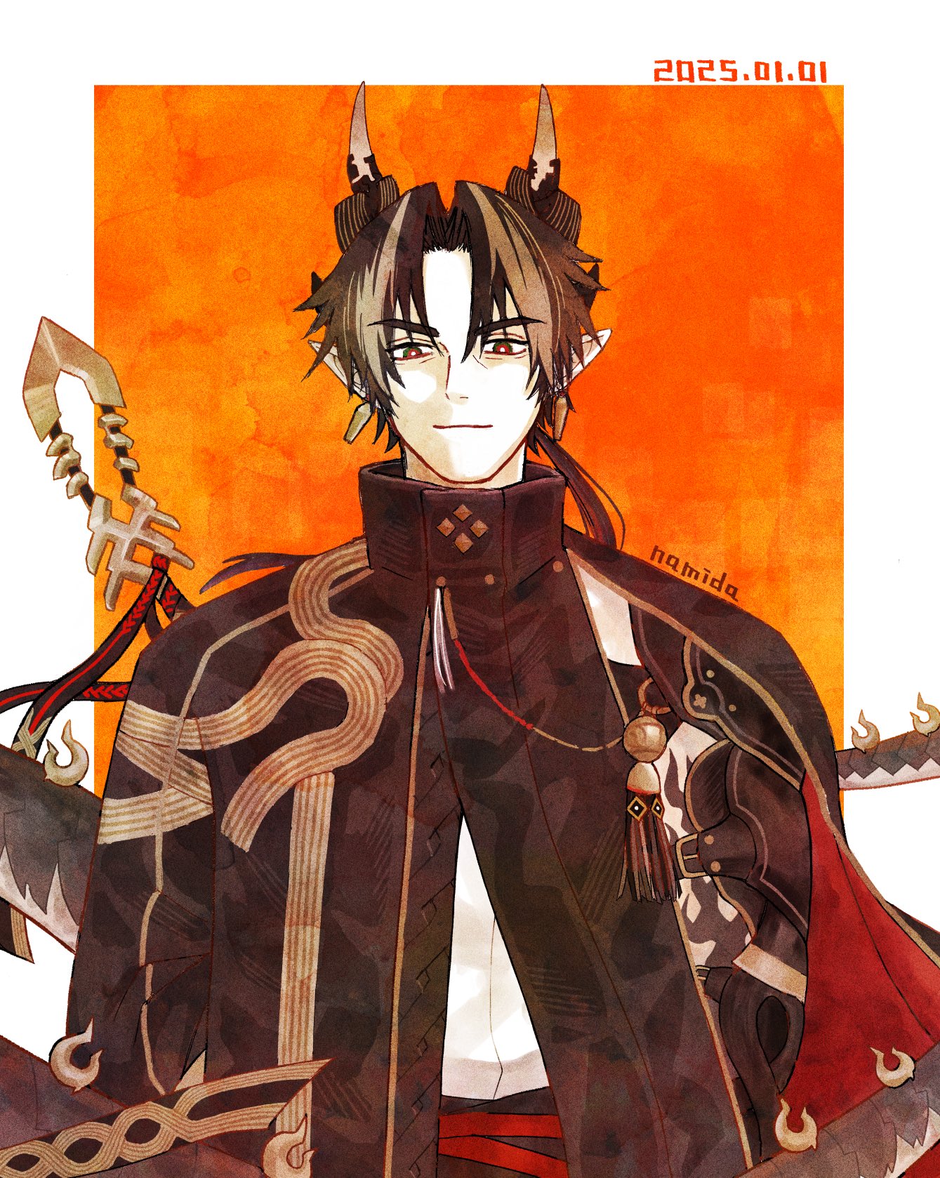 1boy arknights artist_name black_hair black_jacket blonde_hair bright_pupils chongyue_(arknights) closed_mouth commentary dated earrings hair_between_eyes hair_intakes high_collar highres horns jacket jewelry light_smile long_hair looking_at_viewer male_focus multicolored_hair pointy_ears ponytail red_eyes sasark73_(namida) solo streaked_hair tail upper_body white_pupils