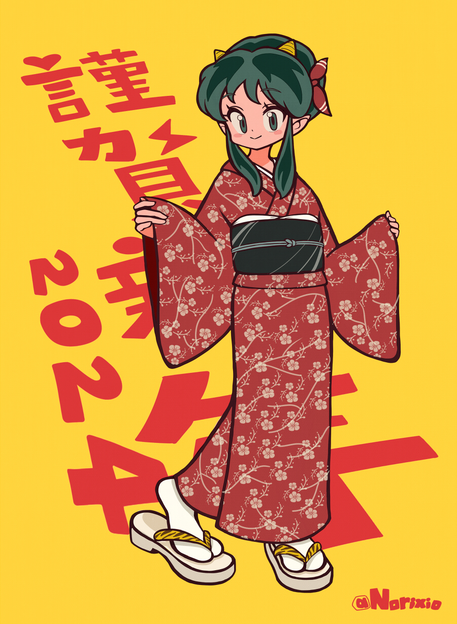 alternate_costume alternate_hairstyle animal_print arms_up artist_name cone_horns green_eyes green_hair hair_up highres holding_sleeve horns japanese_clothes kimono long_sleeves looking_at_viewer lum norixio pointy_ears print_footwear red_kimono sandals small_horns standing striped_horns tabi tiger_print urusei_yatsura wide_sleeves yellow_background yellow_horns zouri