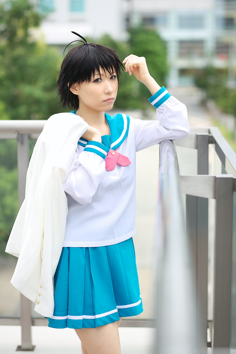 1girl ahoge asian black_hair blue_eyes chippi color_contacts cosplay female_focus highres idolmaster idolmaster_xenoglossia kikuchi_makoto kikuchi_makoto_(cosplay) looking_at_viewer outdoors photo_(medium) school_uniform serafuku short_hair solo