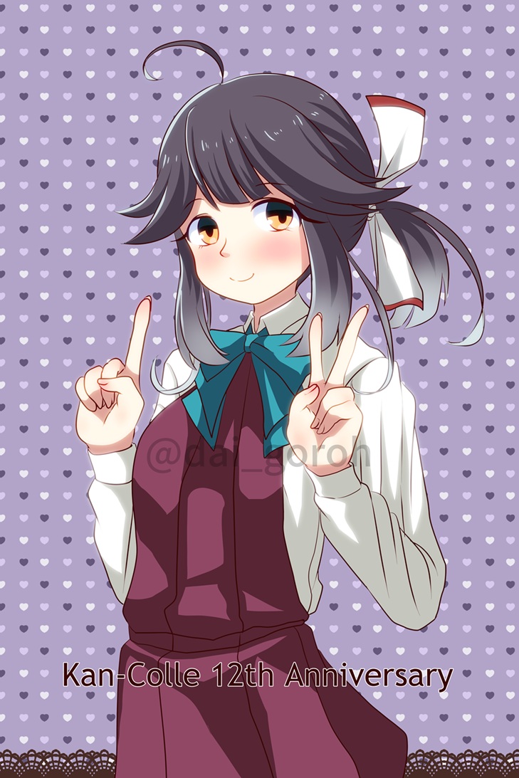 1girl ahoge anniversary aqua_bow aqua_bowtie black_hair bow bowtie collared_shirt dress dress_shirt gradient_hair halter_dress halterneck hayanami_(kancolle) index_finger_raised kantai_collection medium_hair multicolored_hair orange_eyes pleated_dress purple_background purple_dress ribbon shirt side_ponytail solo takumiso v white_ribbon white_shirt