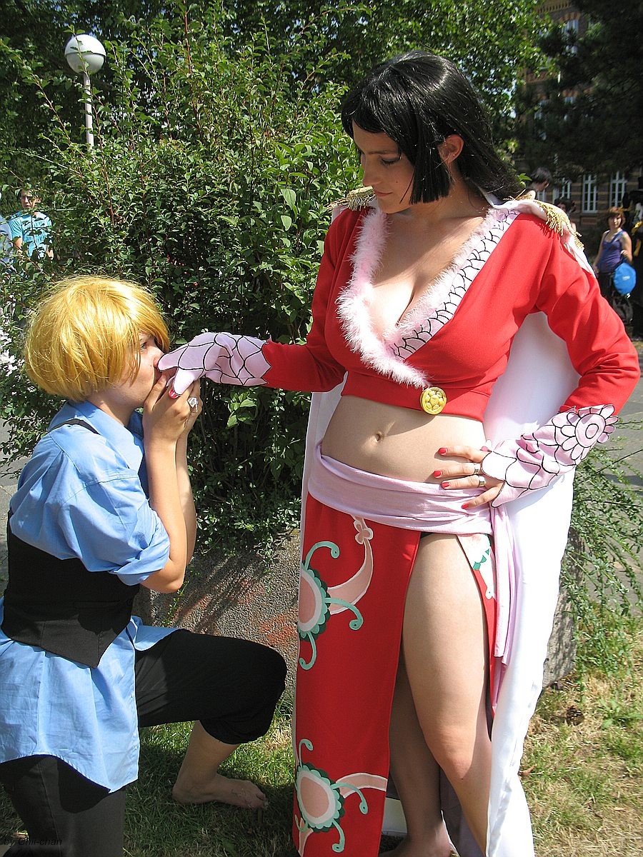 boa_hancock boa_hancock_(cosplay) cosplay highres one_piece photo_(medium) sanji_(one_piece) sanji_(one_piece)_(cosplay) standing