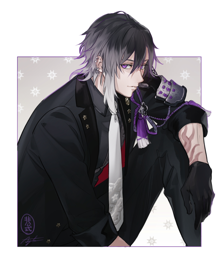 1boy armor artist_name asymmetrical_hair black_coat black_gloves black_hair black_pants black_shirt border burn_scar closed_mouth coat collared_shirt commentary ear_piercing earrings gloves gradient_hair grey_background hair_between_eyes japanese_armor jewelry jikkyuu_mitsutada kikkoumon knee_up light_smile long_sleeves looking_at_viewer male_focus medium_hair multicolored_hair necktie open_clothes open_coat outside_border pants piercing purple_eyes scar scar_on_arm scar_on_face shirt shoulder_armor signature simple_background single_sode sitting sode solo suda_ayaka touken_ranbu white_border white_hair white_necktie wing_collar