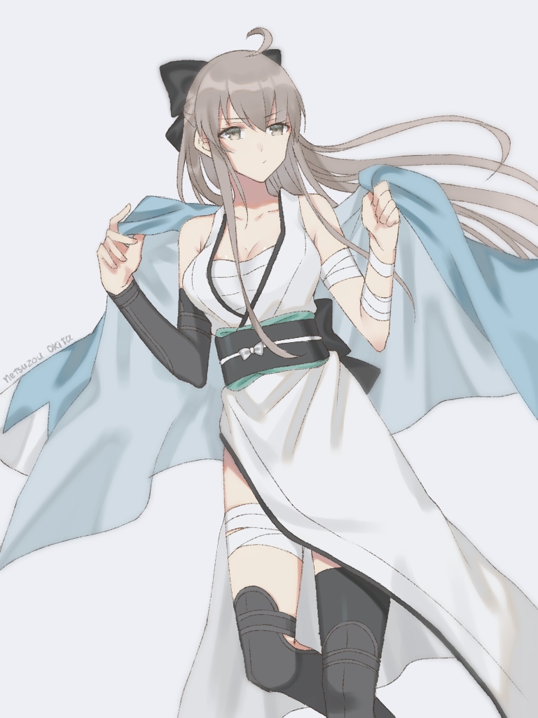 1girl ahoge artist_name asymmetrical_legwear asymmetrical_sleeves bandaged_arm bandaged_leg bandages black_bow black_sleeves black_thighhighs bow breasts brown_eyes cleavage collarbone cosplay detached_sleeves fate_(series) female_focus floating_hair grey_background grey_eyes hair_between_eyes hair_bow haori japanese_clothes kimono koha-ace long_hair long_sleeves medium_breasts obi okita_souji_(fate) okita_souji_(koha-ace) okita_souji_(koha-ace)_(cosplay) open_clothes open_kimono oshage_(osyage921) ribbon sarashi sash silver_hair simple_background sleeveless sleeveless_kimono solo standing thighhighs uneven_legwear uneven_sleeves very_long_hair white_kimono white_ribbon