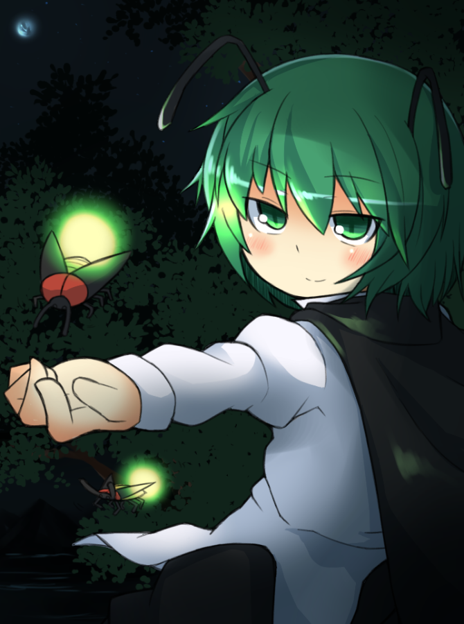 1girl antennae bug cape dark female_focus fireflies firefly glowing green_eyes green_hair insect koutetu_bouya long_sleeves matching_hair/eyes night outdoors outstretched_arm shirt short_hair smile solo touhou white_shirt wriggle_nightbug
