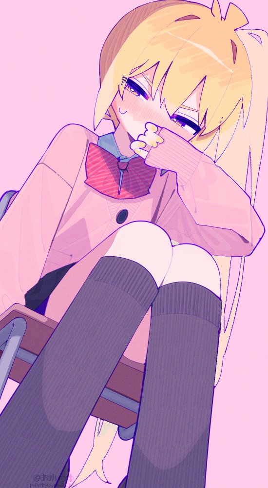 1girl akita_neru antenna_hair aoi_tsuyu black_socks blonde_hair blush bow bowtie cardigan chair covering_face covering_own_mouth feet_out_of_frame hand_up hashtag-only_commentary kneehighs long_hair long_sleeves navel on_chair pink_background pink_cardigan pinstripe_bowtie red_bow red_bowtie side_ponytail sitting socks solo sweat triple_ryuunen vocaloid yellow_eyes zako_(vocaloid)