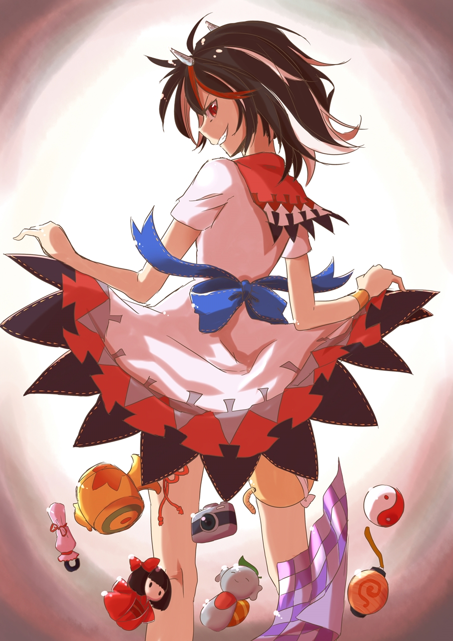 1girl bad_id bad_pixiv_id black_hair bomb bow camera clenched_teeth clothes_lift explosive female_focus from_behind grey_horns highres horns impossible_spell_card kijin_seija ksk_(semicha_keisuke) monogatari_(series) multicolored_hair parody red_eyes red_hair senjougahara_pose short_hair skirt skirt_lift smile solo teeth touhou two-tone_hair umbrella yin_yang