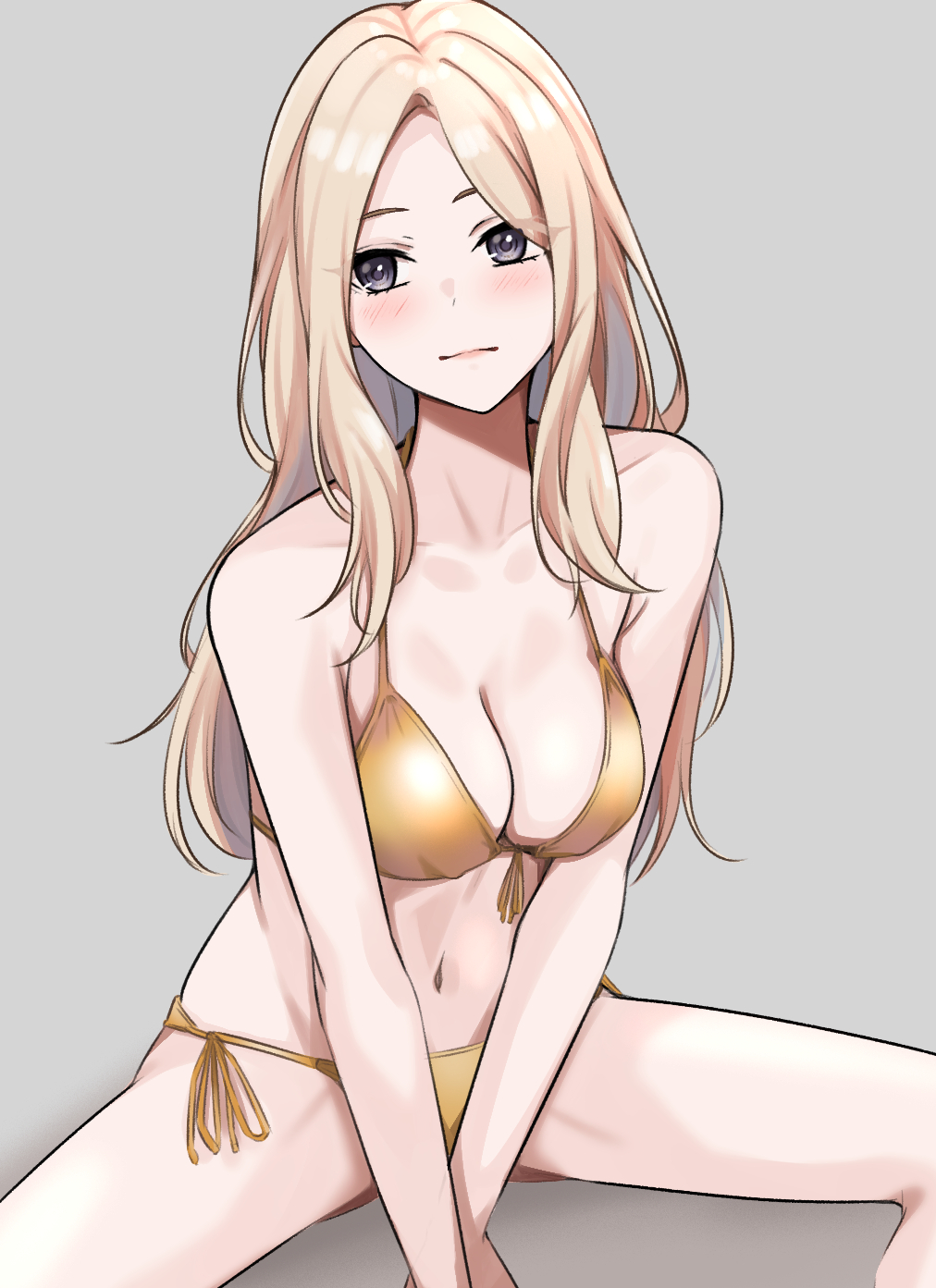 1girl bare_legs bikini blonde_hair blush breasts feet_out_of_frame front-tie_bikini_top front-tie_top gakuen_idolmaster gold_bikini grey_background highres idolmaster juo_sena light_smile long_hair medium_breasts navel side-tie_bikini_bottom simple_background sitting solo spread_legs stomach string_bikini swimsuit yuzuyu_(hyui)