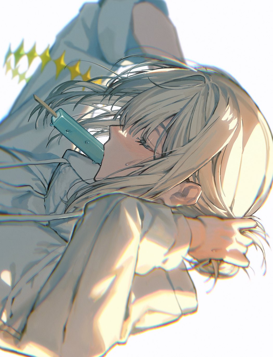 1boy arms_up blonde_hair chromatic_aberration closed_eyes dappled_sunlight fate/grand_order fate_(series) food from_side hair_between_eyes highres hood hoodie ice_cream long_sleeves male_focus mebaru oberon_(fate) sidelocks simple_background solo sunlight sweat sweatdrop tying_hair upper_body white_background white_hoodie