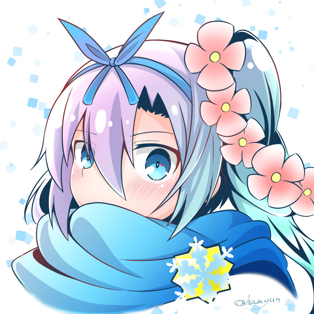1girl artist_name blue_eyes blue_hair blue_hairband blue_scarf blush bow_hairband commentary flower hair_flower hair_ornament hairband hamiyun kousetsu_samonji_(tenka_hyakken) light_blue_hair long_hair looking_at_viewer parted_bangs scarf scarf_over_mouth side_ponytail simple_background snowflake_brooch solo tenka_hyakken twitter_username upper_body
