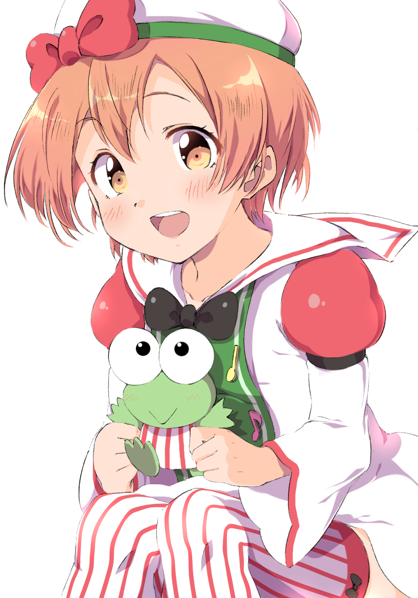 1girl black_bow black_bowtie blush bow bowtie hat hat_bow highres holding holding_stuffed_toy hoshizora_rin long_sleeves looking_at_viewer love_live! love_live!_school_idol_project open_mouth orange_hair red_bow sailor_collar sen_(sen0910) short_hair simple_background sitting smile solo striped_clothes striped_thighhighs stuffed_animal stuffed_frog stuffed_toy teeth thighhighs upper_teeth_only vertical-striped_clothes vertical-striped_thighhighs white_background white_hat yellow_eyes