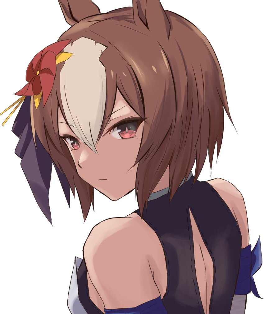 1girl animal_ears back bare_shoulders bow breasts brown_eyes brown_hair ear_bow ear_ornament from_behind fukai_asase hair_between_eyes hair_ornament highres horse_ears horse_girl looking_at_viewer looking_back multicolored_hair pinwheel pinwheel_hair_ornament shirt short_hair simple_background sleeveless solo streaked_hair umamusume white_background white_hair yaeno_muteki_(attack_of_the_four_white_meteors)_(umamusume) yaeno_muteki_(umamusume)