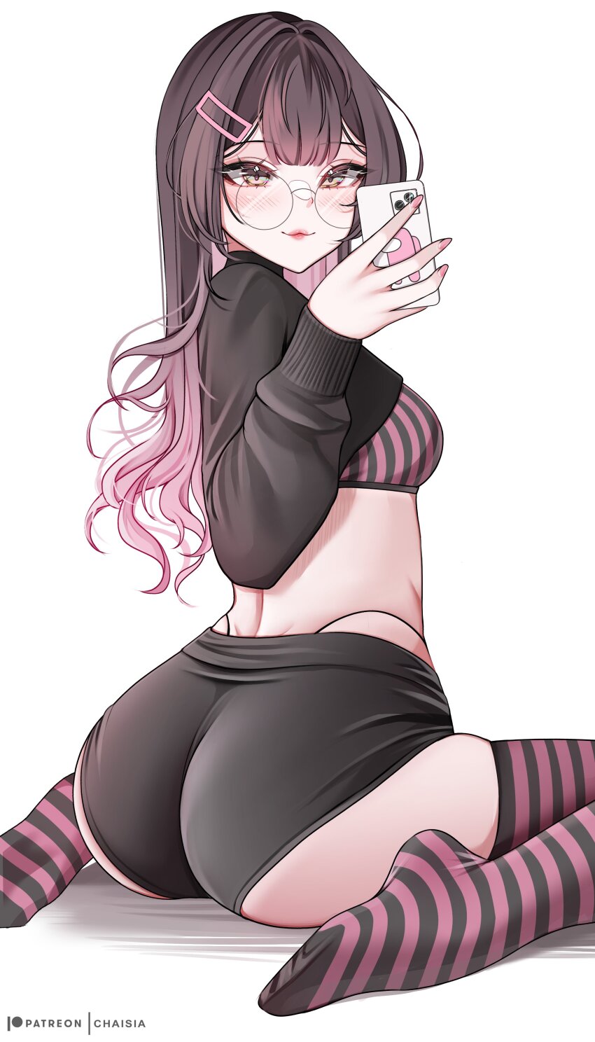 1girl absurdres ass black_shorts black_sweater bra breasts brown_hair chaisia_art hair_ornament hairclip highres holding holding_phone light_smile midriff multicolored_hair original phone pink_(among_us) pink_hair pink_lips round_eyewear selfie shorts simple_background solo striped_bra striped_clothes striped_thighhighs sweater thighhighs thighs underwear whale_tail_(clothing) yellow_eyes