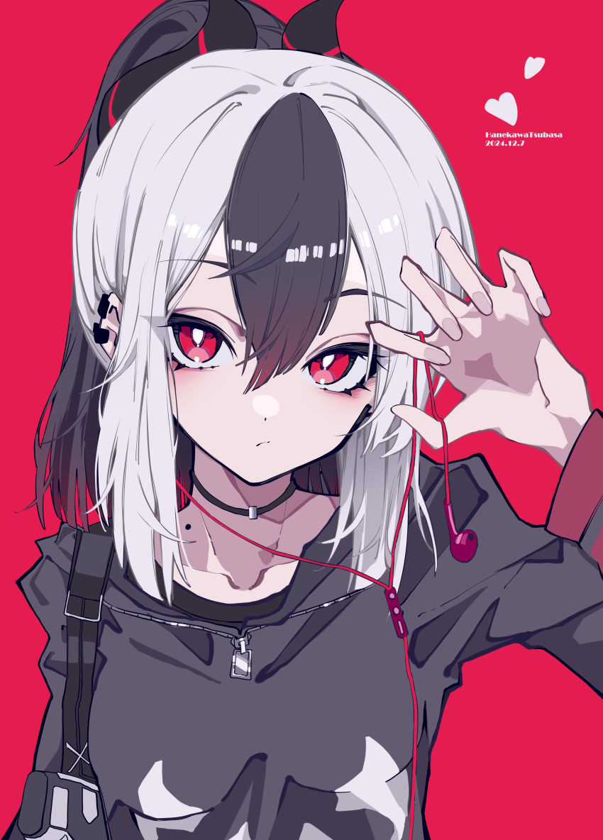 1girl absurdres artist_name black_hair black_hoodie black_horns blue_archive closed_mouth collarbone commentary_request dated demon_horns ear_piercing hair_between_eyes hand_up hanekawatsubasa-56 heart highres hood hoodie horns kayoko_(blue_archive) long_sleeves looking_at_viewer multicolored_hair piercing ponytail red_background red_eyes simple_background single_earphone_removed solo two-tone_hair white_hair