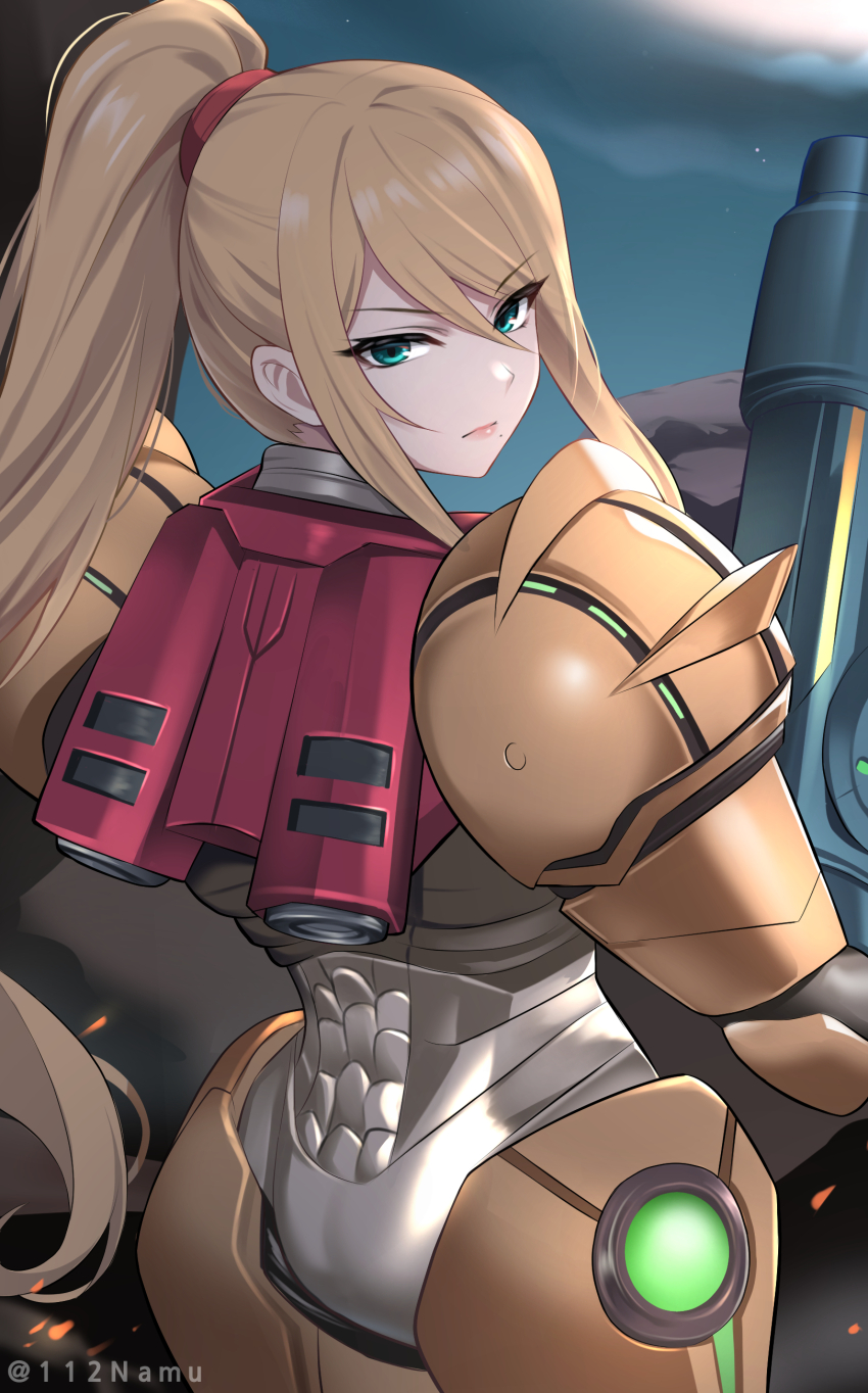 1girl absurdres arm_cannon armor blonde_hair blue_eyes blue_sky closed_mouth expressionless from_behind highres long_hair looking_back metroid mole mole_under_mouth namu_(112namu) nintendo ponytail power_armor samus_aran sidelocks sky solo weapon