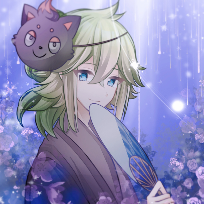 1boy alternate_costume blue_eyes close-up closed_mouth commentary crossed_bangs flower fox_mask green_hair hair_between_eyes hand_fan highres holding holding_fan japanese_clothes kimono light_smile looking_at_viewer male_focus mask mask_on_head medium_hair n_(pokemon) n_(summer_2022)_(pokemon) nintendo paper_fan pokemon pokemon_masters_ex shadow71580825 uchiwa